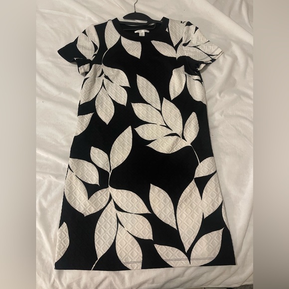 London Times Black and White Print Shift Dress - Picture 3 of 4